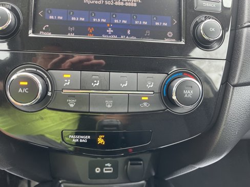Used 2020 Nissan Rogue S image 27