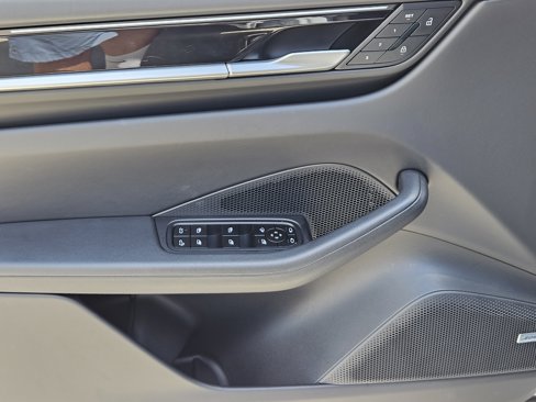 Certified 2024 Porsche Macan 4 Electric image 29