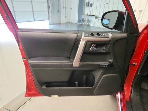 Used 2016 Toyota 4Runner Limited image 29