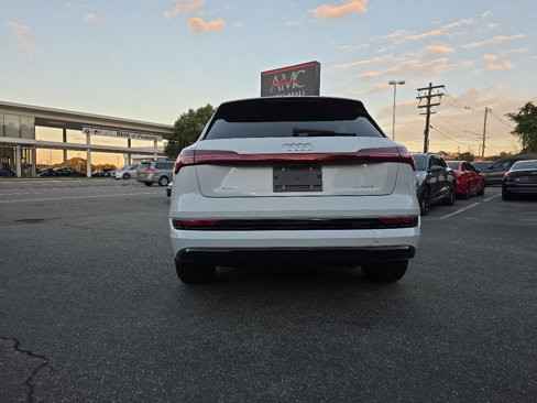 Used 2021 Audi e-tron Premium w/ Convenience Plus Package image 9