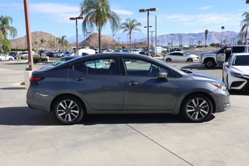 Used 2023 Nissan Versa SV image 3