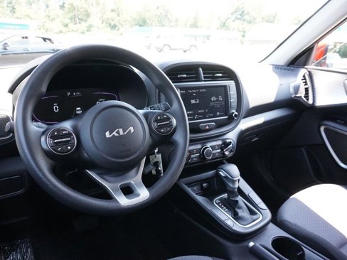 Used 2023 Kia Soul LX w/ LX Technology Package image 35
