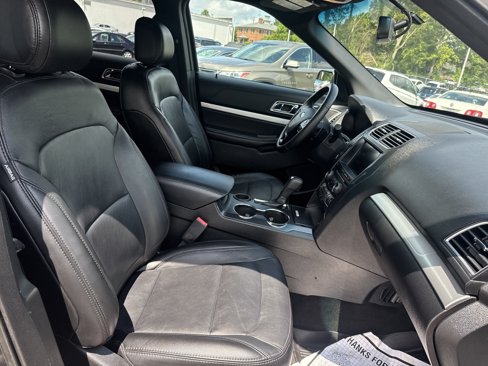 Used 2016 Ford Explorer XLT w/ Equipment Group 202A image 13