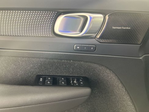 Used 2021 Volvo XC40 P8 Recharge w/ Advanced Package image 17