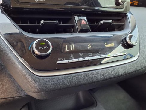 Used 2022 Toyota Corolla LE image 19
