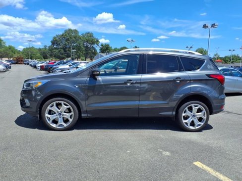 Used 2019 Ford Escape Titanium image 2