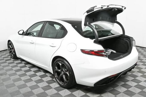 New 2025 Alfa Romeo Giulia w/ Driving Assist Package image 31