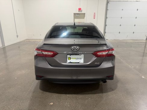Used 2020 Toyota Camry XLE image 6