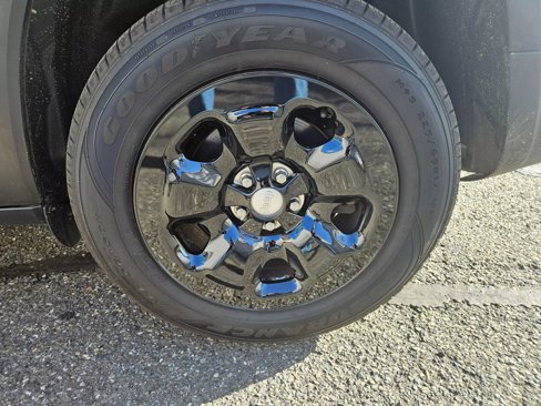 Used 2017 Jeep Cherokee Sport w/ Safety Group image 16