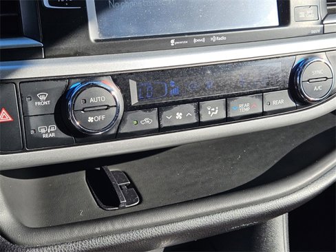 Used 2018 Toyota Highlander SE image 27