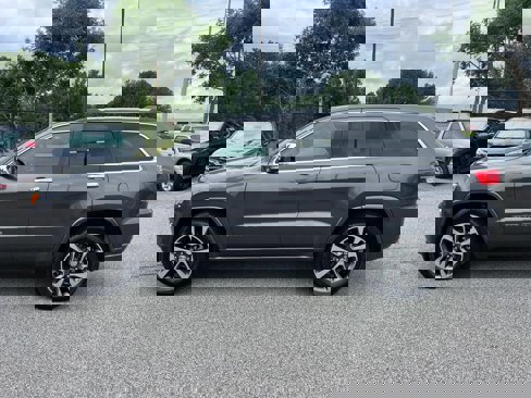 Used 2018 Jeep Grand Cherokee Overland image 4