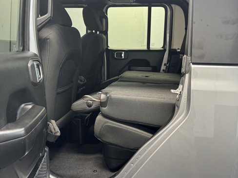 Used 2020 Jeep Gladiator Sport w/ Quick Order Package 24S image 28