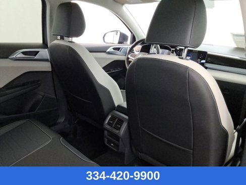 Used 2025 Volkswagen Taos SE w/ Panoramic Sunroof Package image 19