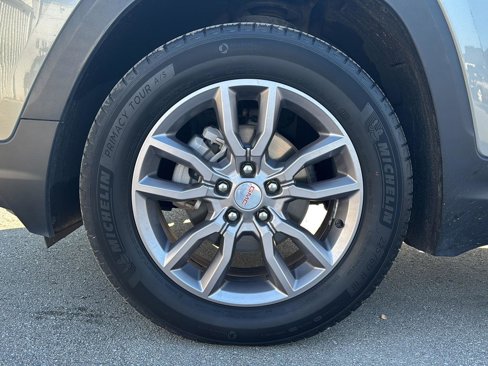 Used 2024 GMC Terrain SLT image 9