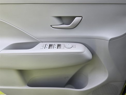 Certified 2024 Hyundai Kona SE image 29