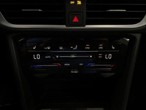 New 2025 Volkswagen Taos SE image 22