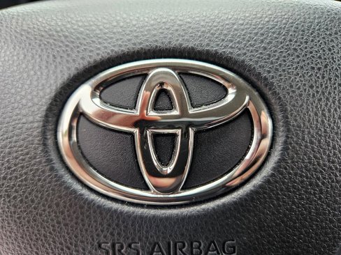 Used 2023 Toyota Sienna XLE image 28