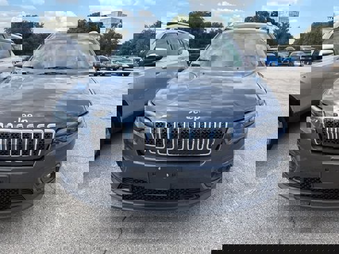Used 2020 Jeep Cherokee Latitude Plus w/ Cold Weather Group image 2