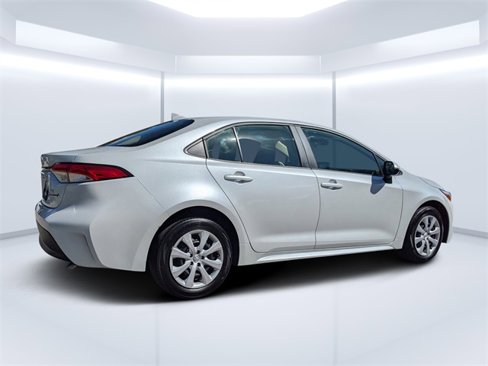 Used 2024 Toyota Corolla LE image 3