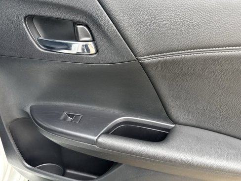 Used 2017 Honda Accord Sport image 38