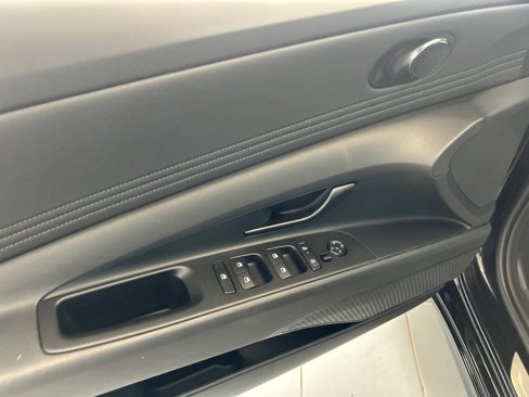 Certified 2025 Hyundai Elantra Sport image 17