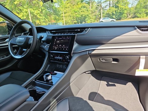 New 2025 Jeep Grand Cherokee L Altitude image 16