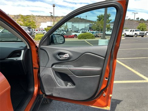 Used 2016 Jeep Cherokee Trailhawk w/ Cold Weather Group image 24
