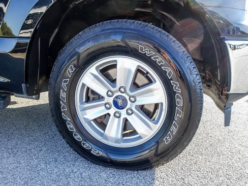 Used 2018 Ford F150 XLT w/ Trailer Tow Package image 8