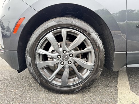 Used 2022 Chevrolet Equinox RS w/ RS Leather Package image 3