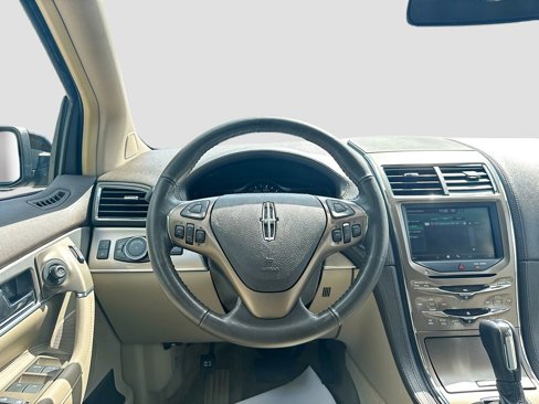 Used 2013 Lincoln MKX FWD image 22