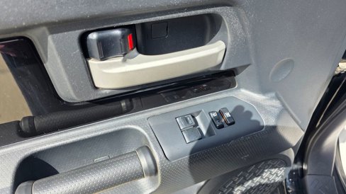 Used 2013 Toyota FJ Cruiser 4WD image 25
