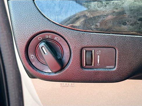 Used 2018 Dodge Grand Caravan SE w/ UConnect Hands-Free Group image 11