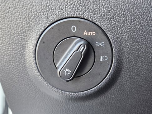 Certified 2024 Volkswagen Taos SE image 39
