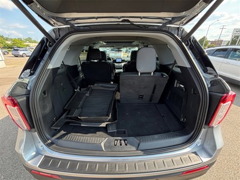 Used 2022 Ford Explorer XLT w/ Equipment Group 202A image 46