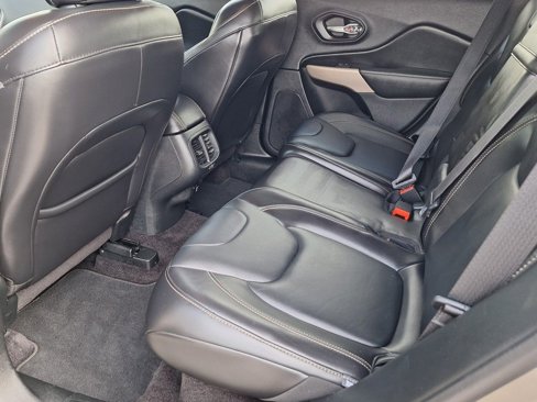Used 2017 Jeep Cherokee Limited image 12