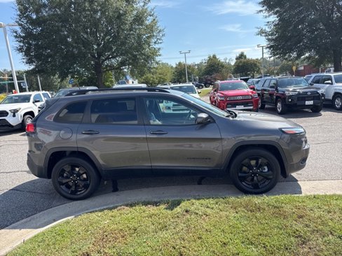 Used 2018 Jeep Cherokee Limited w/ Technology Group image 6