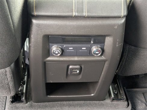 Used 2021 Chevrolet Traverse LT image 32