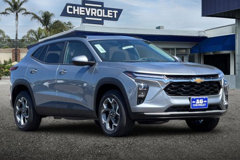 New 2025 Chevrolet Trax LT image 2