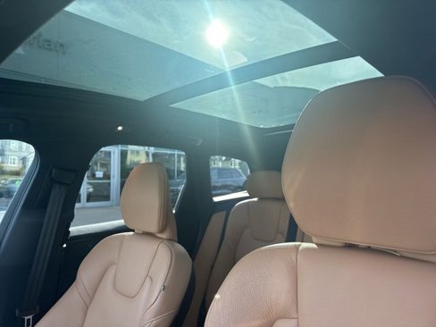 Used 2020 Volvo XC60 T6 Momentum image 16