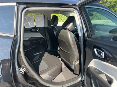Used 2022 Jeep Compass Limited image 16
