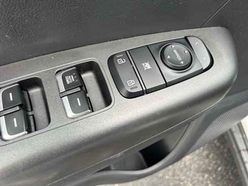 Used 2022 Kia Sportage LX image 19