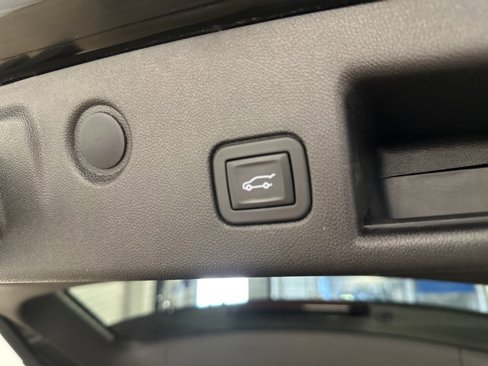 Used 2018 Chevrolet Equinox LT w/ Sun & Infotainment Package image 28