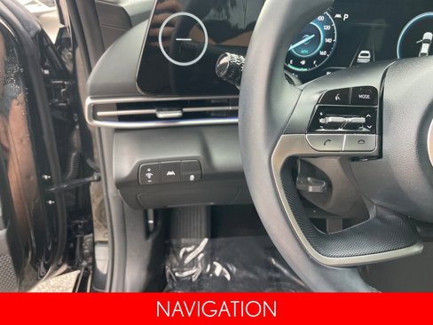 Used 2023 Hyundai Elantra Limited image 14