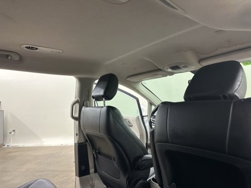 Used 2020 Chrysler Pacifica Touring-L image 19