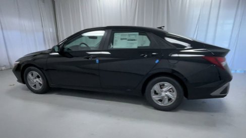 New 2025 Hyundai Elantra SE image 17