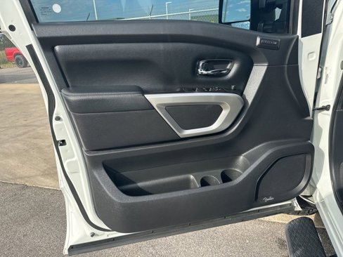 Used 2020 Nissan Titan SL w/ Moonroof Package image 10