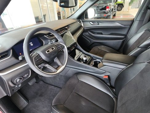 Certified 2024 Jeep Grand Cherokee Altitude image 26