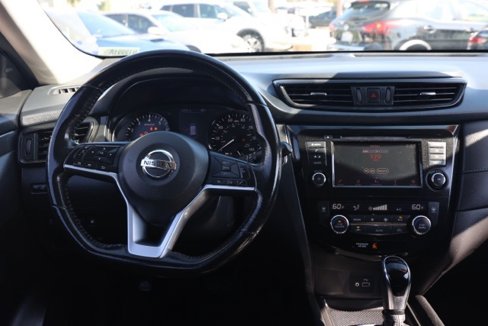 Used 2018 Nissan Rogue SV image 22