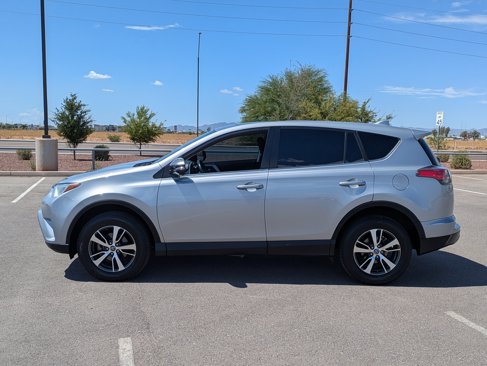 Used 2018 Toyota RAV4 XLE image 2