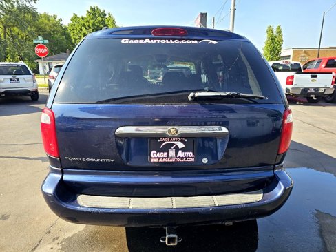 Used 2006 Chrysler Town & Country w/ Popular Equipment Group I image 10